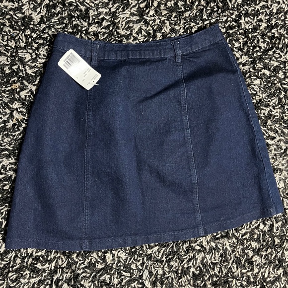 Mini Skirt - Picture 4 of 5